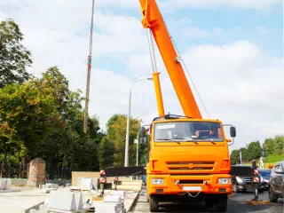 Автокран 32т (стрела 32м+гусёк 8м)