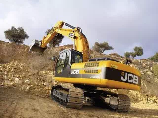 Гусеничный экскаватор с водителем JCB JS 330