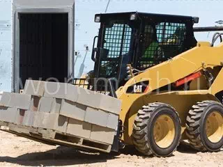 Аренда мини-погрузчика Caterpillar 242B3